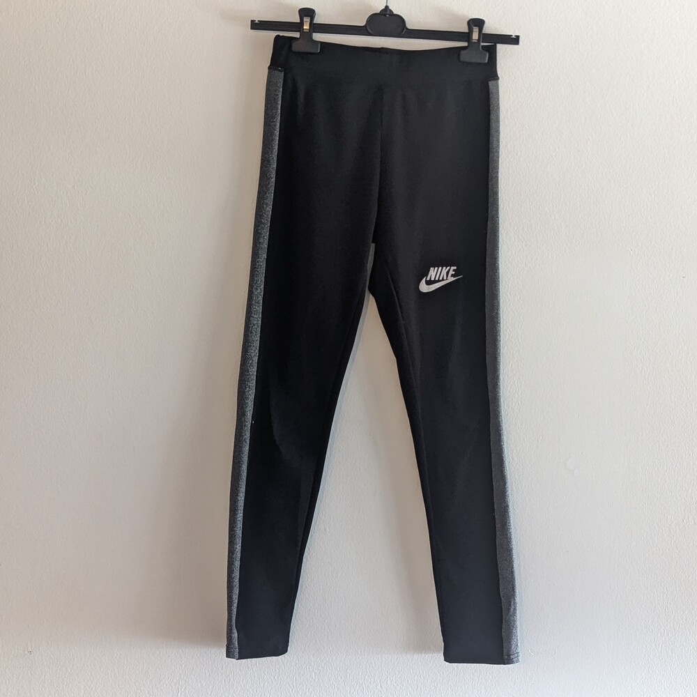 Like New NIKE Leggings - Small